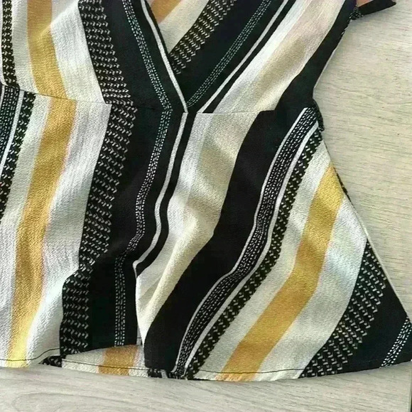 Monteau Black Yellow White Striped Short Sleeve Top Size Large - Picture 6 of 12